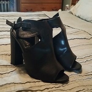 Black Leather Heels size 7